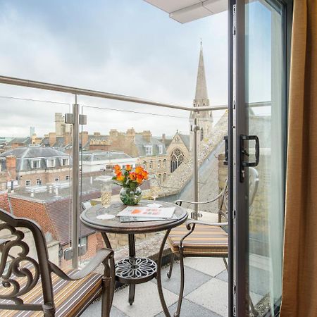 فندق جورج ستريت أكسفورد المظهر الخارجي الصورة A balcony at the hotel