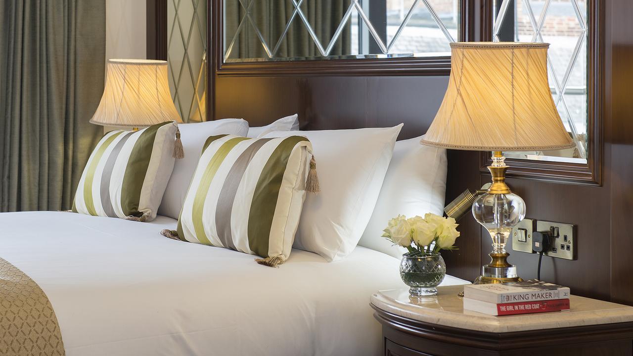 فندق جورج ستريت أكسفورد المظهر الخارجي الصورة A bedroom at The Imperial